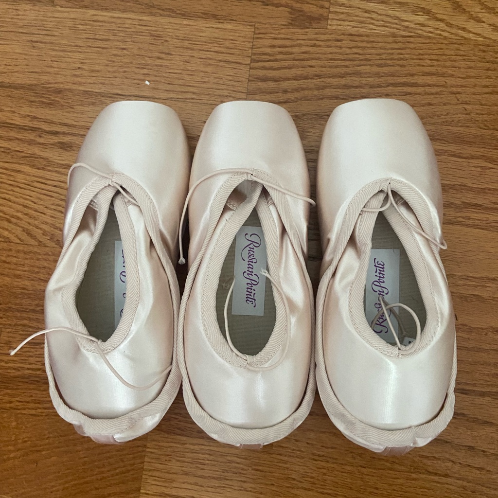 New Russian Pointe Brava Size 41 Width 4 Pointe Shoes Flexible Medium Shank